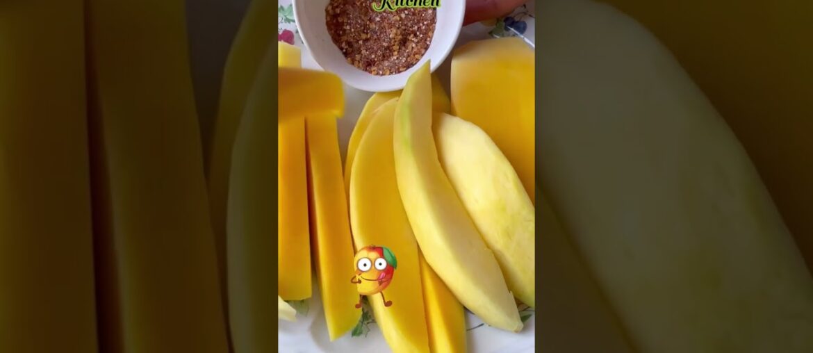 Yum yum huge late season mango with dipping chili jeow #shorts