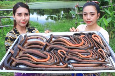 Yummy cooking eels soup with chili recipe