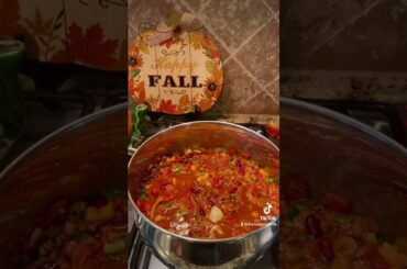 Easy Homemade Chili & Mexican Cornbread #cookwithme #shorts #homemade #fallrecipes #dinner