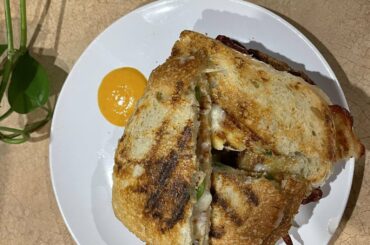 Turkey melt (with jalapenos, 3 cheeses, kosher salt, crushed red peppers) served with Habanero hot sauce