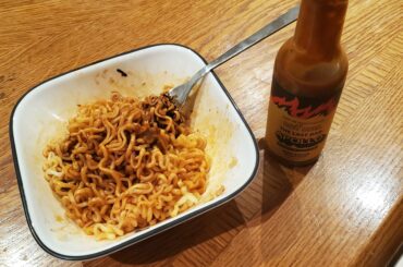 Samyangs 2x Spicy Ramen Noodles with Hot Ones The Last Dab Apollo