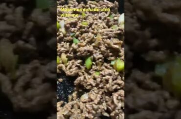 #chili #cooking #groundbeef #tomatoes #beans #chiliseason #onepotmeal #onions #pepper #easyrecipes