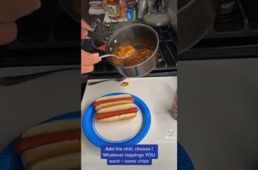 Quick chili cheese dogs !