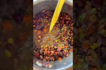 Easy one pot chili recipe FULL recipe on @aplateforme IG #shorts #recipe #vegan