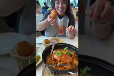 Trying Singapore Chili Crab!!