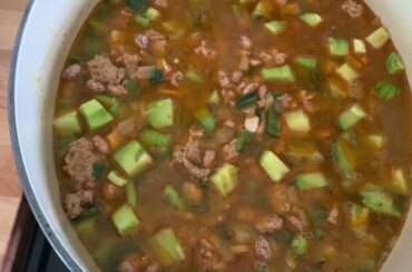 HOW TO MAKE A TANGY GROUND BEEF AND GREEN TOMATO CHILI | EASY AND QUICK CHILI RECIPE