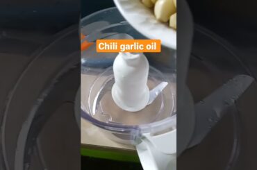 Preparing chili garlic oil