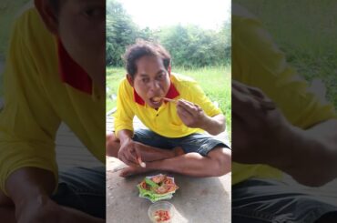 Frying Shrimp Eat With Tomato, iceberg lettuce & chili sauce recipe #shorts