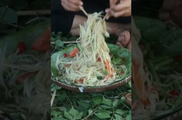 cooking baby egg ducks  with papaya and chili recipe - Eating Delicious in the forest