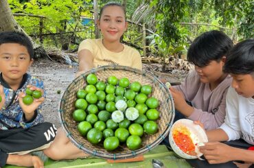 yummy lemon...... Lemon on a good tree pick eat with chili salt