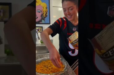 TAILGATE RECIPE ALERT! My Cincinnati Skyline Chili Dip makes people go CRAZY! #football #food #yum