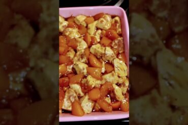 Homemade Chili + Cinnamon Roll Peach Cobbler #dinner #chili #bakery #fall #easyrecipe