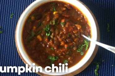 Must try recipe for the fall ~ pumpkin chili ~ vegetarian pumpkin chili ~ vegan recipe Thanksgiving