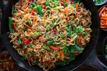 Chili Garlic Noodles | Hakka Noodles Recipe | Noodles Recipe | Home Cooking Show | yummy food