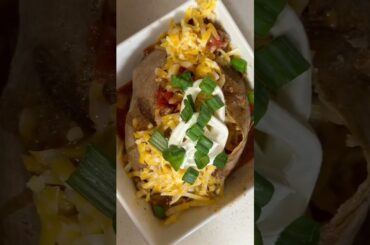 Easiest chili cheese bacon potatoe you can ever make !!