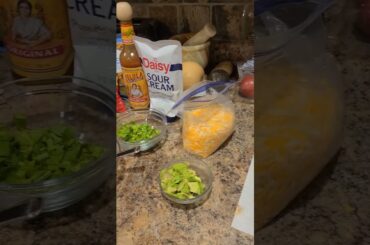 CarneAsada Chili @wilinwithwiley #chilly #yummy #food #500subs #avocado #cilantro #sourcream #tomato