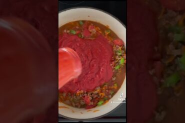 The Best Ground Beef Chili Recipe. Full recipe on the blog.