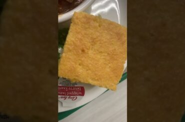 CORN BREAD WITH BEEF CHILLI AND SALAD