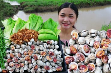Asmr ! Eating Oyster Mix Chili Sauce Fried Garlic In My Rice Field.