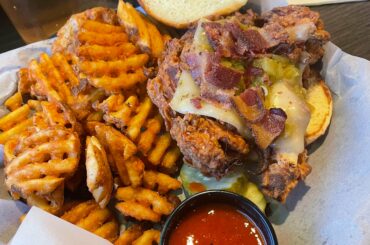 Facemelter at my local dive bar. Fried chicken, bacon, pepper Jack, green chili, ghost pepper aioli, and Cholula. 10/10 would get again.