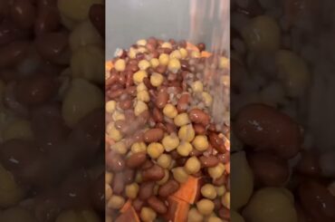Vegan white bean chili verde - recipe in description