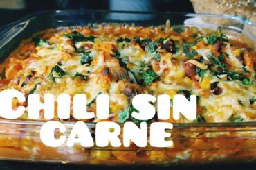 Cooking Chili sin carne with crispy cheese layer from the oven with sweet potato yogurt sauce