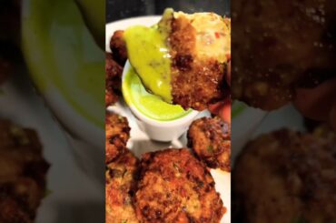 Crispy pakodra#foryoupage #shorts #cooking #youtubeshorts #cookingtricks @Cookingtrick788