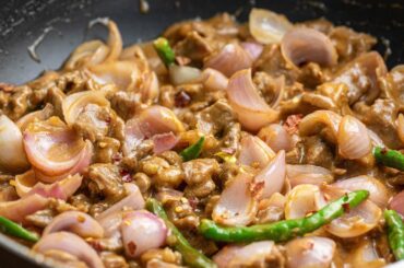 Quick Delicious Chili Beef Recipe | Beef chili onion recipe