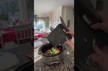 SLOW COOKER CHILI: Easy Crock Pot Chili Recipe #shorts #crockpotcooking #crockpotmeal