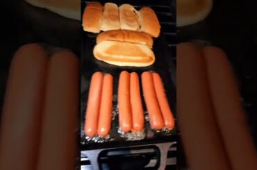 Chili Cheese Dogs #foodie #shorts #hotdog #chili #cheese #comfortfood #sum41