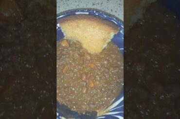 HOMEMADE CHILI AND CORNBREAD