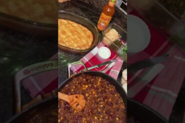 Chili and cornbread dinner