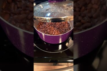 Cooking Homemade Pinto Beans to Make Chili