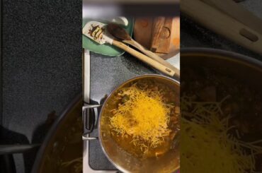 White Chicken Chili Burrito Bowls. #easydinner #easyrecipe #chicken #burittobowl #burrito