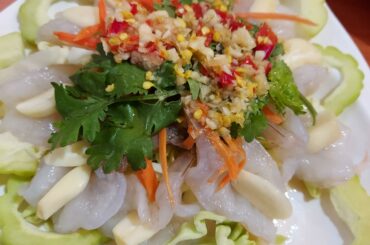 thai style raw prawns with red chillies and garlic