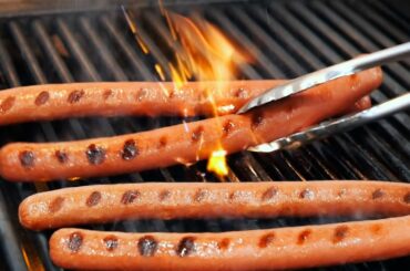 American Food - TRUFFLE BURGERS, CHILI CHEESE DOGS, ICE CREAM SUNDAES Serendipity 3 NYC