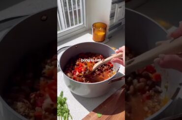 Bookmark this healthy (meatless) one-pot PUMPKIN CHILI recipe