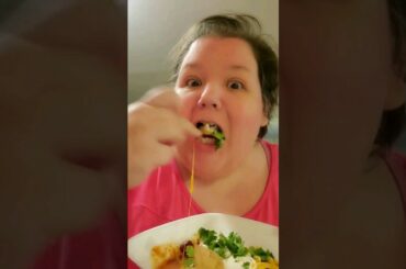 Dump & Go Chili #food #youtubeshorts #cookwithme #chili #homemaker #foodie #yummy #letseat #cooking