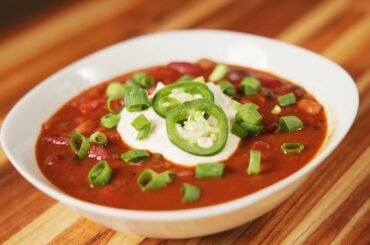 Easy Vegetarian Chili Recipe With Beans and Homemade Dairy Free Sour Cream | Vegan