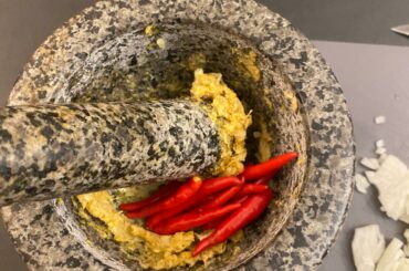 Added a decent handful of birdseye chillies to my garlic paste, and I finally managed to make something that was consistently spicy throughout. I highly recommend this method if chopped chillies are a bit too inconsistent