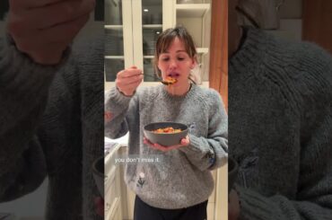 Jennifer Garner's Pretend Cooking Show - Episode 46: Sweet Potato & Black Bean Chili