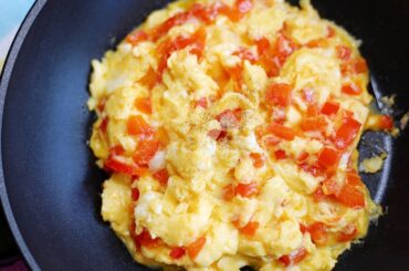 Red Bell Pepper Scrambled Eggs : Breakfast Recipe