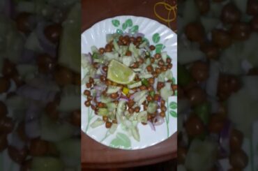 #shorts #chotpoti #chola#yts #lemon #onion#chili #chaat #cholamakha #cucumber#tre #snack #eat #spicy