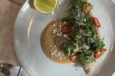 Tlacoyo con Raja de Poblano, Queso Chiapas, Salsa Enfrijolada, Chile Fresno