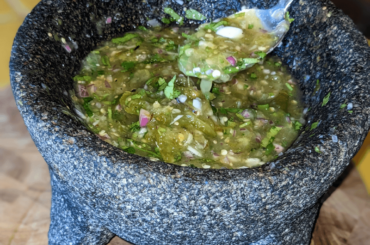 Serrano salsa verde de molcajete