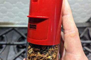 Freshly ground hot peppers on demand