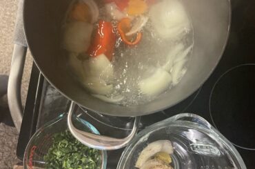 Made no1ukn0w’s middle salsa from a few weeks ago. Would recommend but maybe deseed one of the habs, shits spicy af!