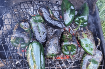 Preparando Los Chiles Rellenos