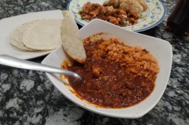 Many of you didn't like my enchiladas suizas and that's fair, but maybe you'll like some asado with a side of chicharrones and morcon better?
