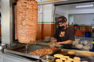 Taco time! Tacos de Pastor and gringa in Zapopan, Jal.